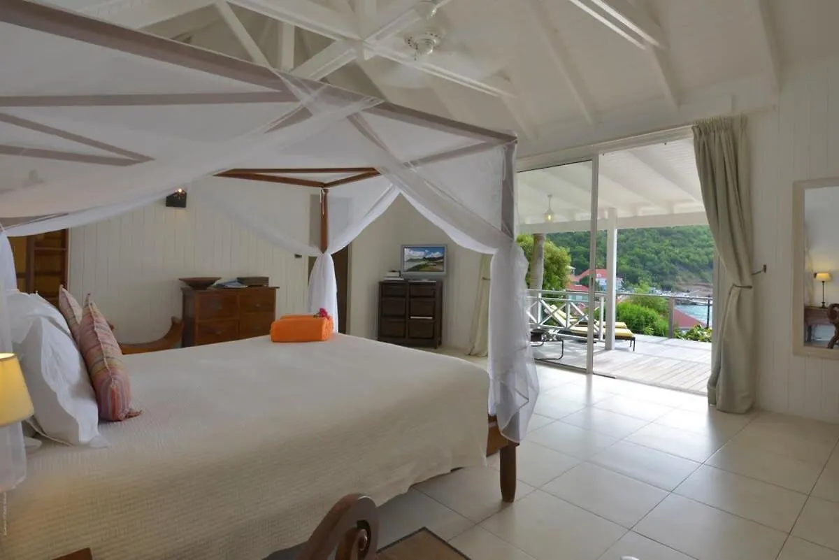 Charming Bay Villa Offers Magnificent Sunsets 구스타비아