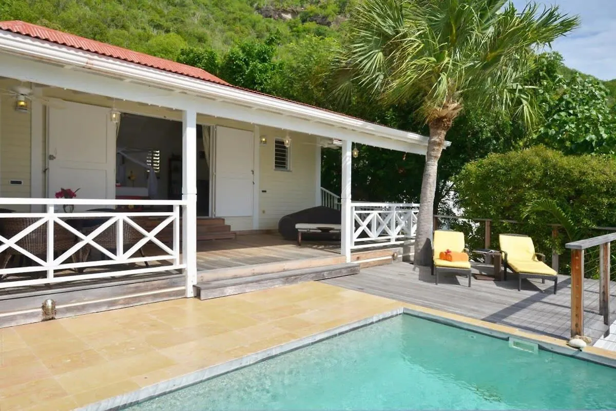 Charming Bay Villa Offers Magnificent Sunsets 구스타비아